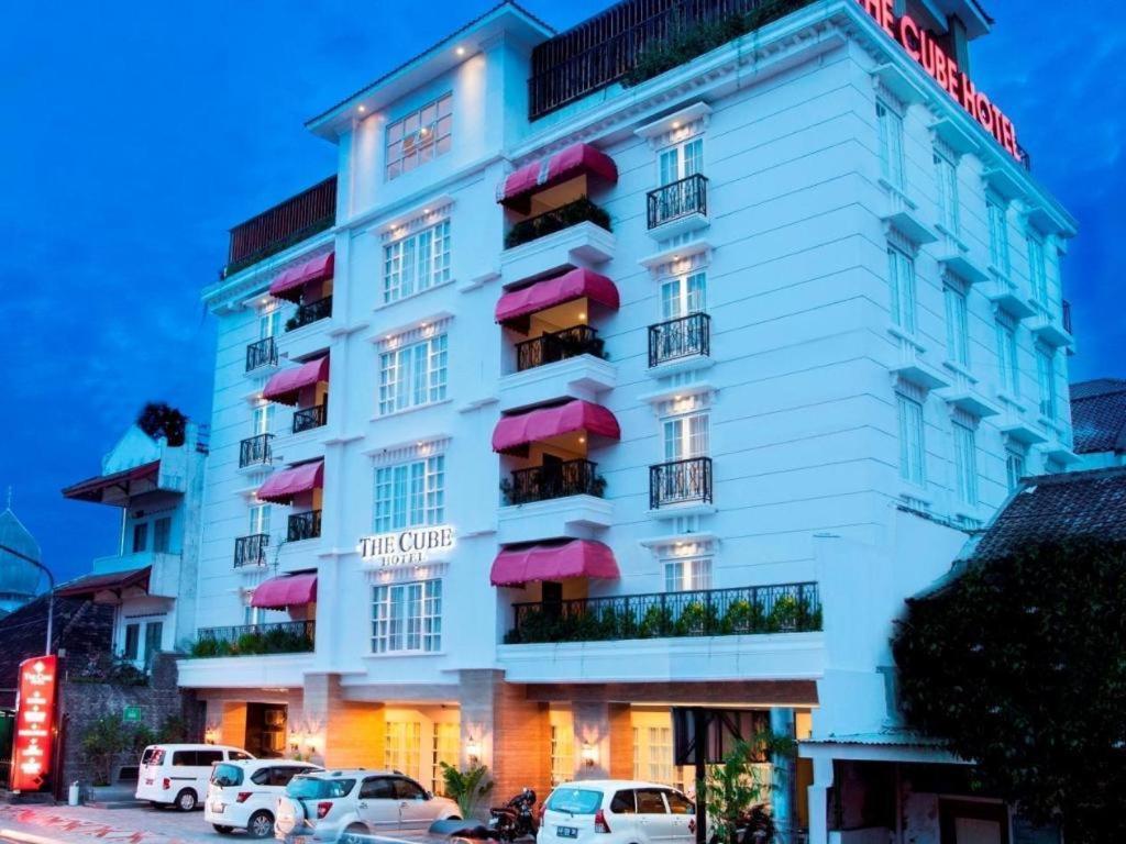 The Cube Hotel Malioboro, Azana Hotels Collection Jogjakarta Buitenkant foto