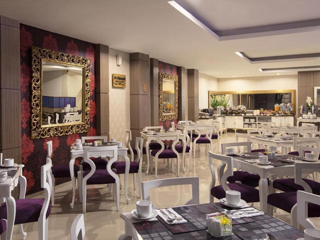 The Cube Hotel Malioboro, Azana Hotels Collection Jogjakarta Buitenkant foto