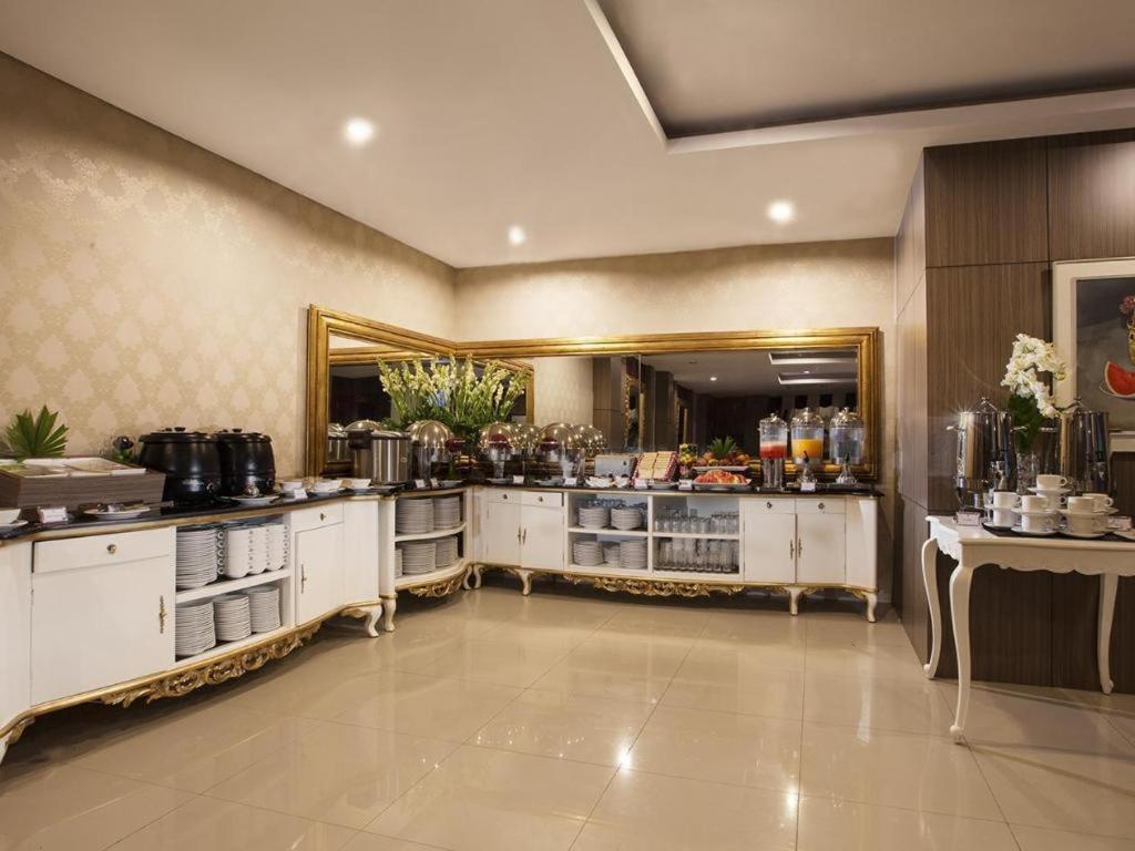 The Cube Hotel Malioboro, Azana Hotels Collection Jogjakarta Buitenkant foto