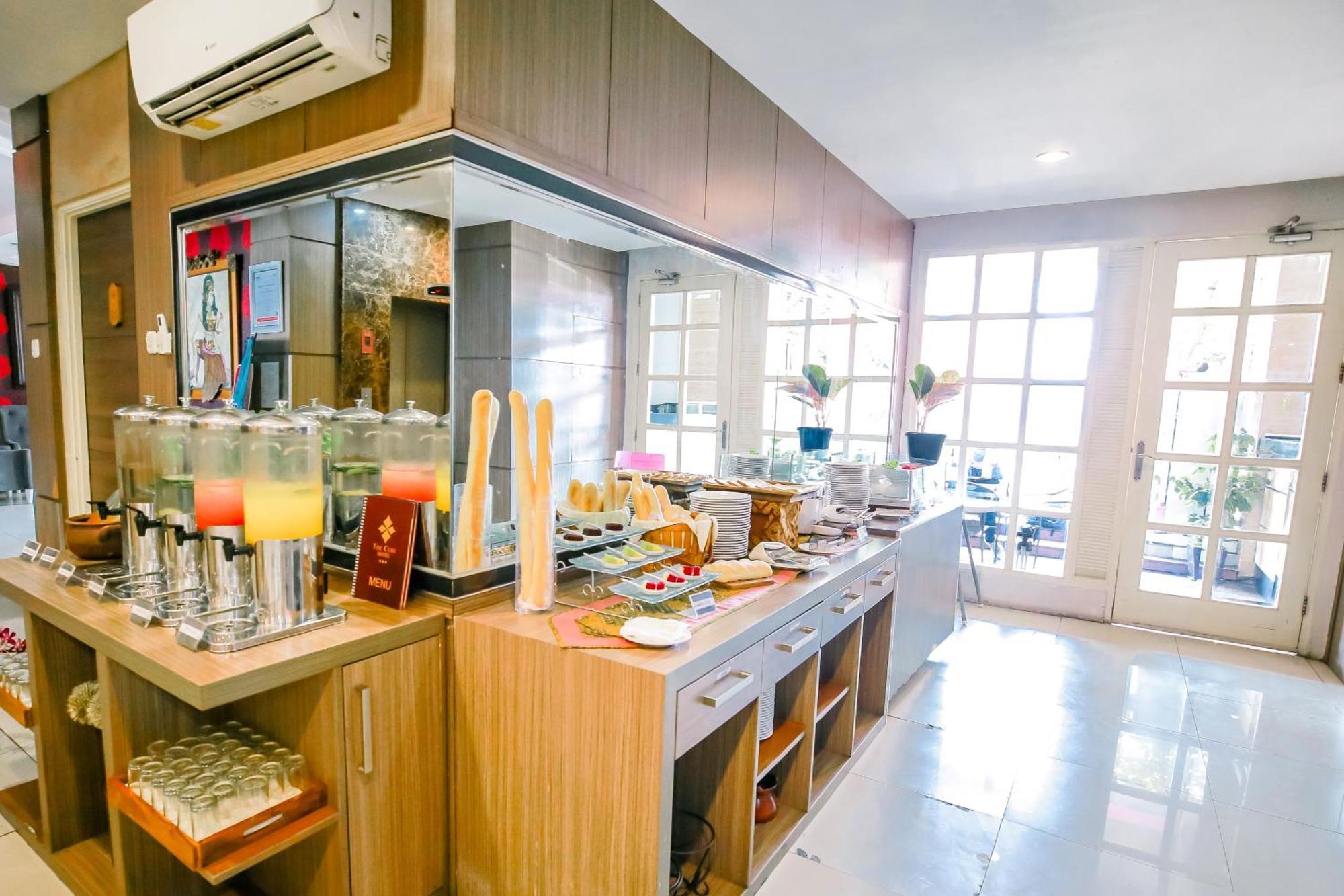 The Cube Hotel Malioboro, Azana Hotels Collection Jogjakarta Buitenkant foto